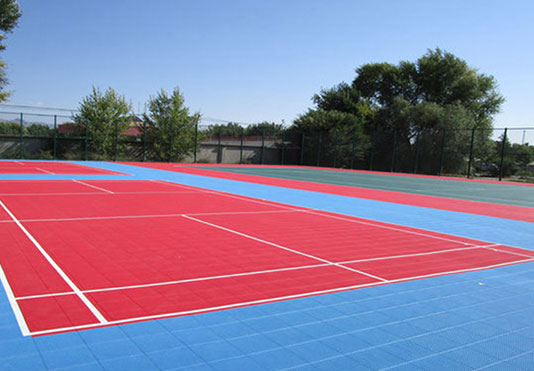 铺设篮球场悬浮地板颜色搭配设计的小技巧